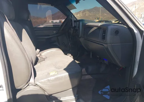 2002 Chevrolet Silverado 1500 from USA, damaged, VIN 1GCEC14Z92Z321061